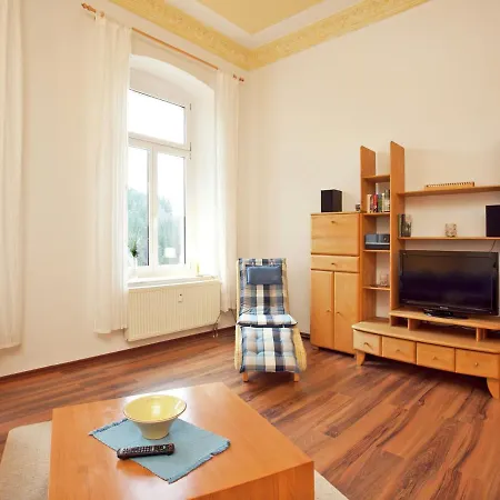 Moderne In Borstendorf Mit Park